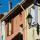 Photographie des façades colorées des ruelles du village de Collobrières