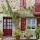 Photo d'une façade colorée dans le village de Saint Pierreville en Ardèche