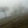 Photographie d'un paysage rural dans le brouillard sur la montagne du Vuache en Haute Savoie.