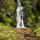 Photographie d'une petite cascade de printemps dans un ruisseau du Parc National des Cévennes