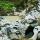 Image de roches calcaires dans le lit de la rivière du Chéran dans le Massif des Bauges