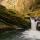 Photo d'une cascade puissante dans les gorges du Chéran