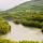 Photographie de la vallée du Rhône bordée de forêts verdoyantes