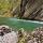 Photographie de la rivière du Chéran serpentant entre des rochers dans le Massif des Bauges