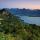 Image des montagnes au tour du lac d'Annecy sous la lumière d'un crépuscule d'été