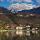 Image de la baie de Talloires sous la montagne de la Tournette sur les bords du lac d'Annecy