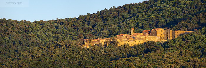 Photographie panoramique de la chartreuse de la verne