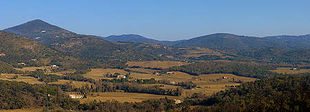 Photographie panoramique du Massif des Maures