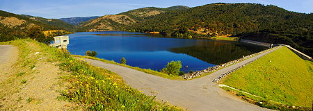 Image panoramique du barrage de la Verne