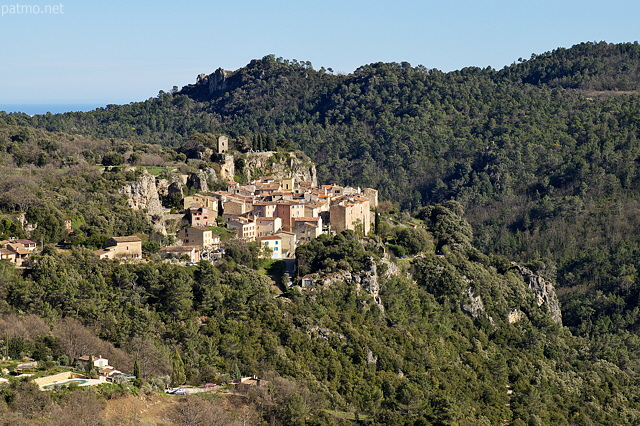 Image du village de Chteaudouble perch sur les collines du Haut Var