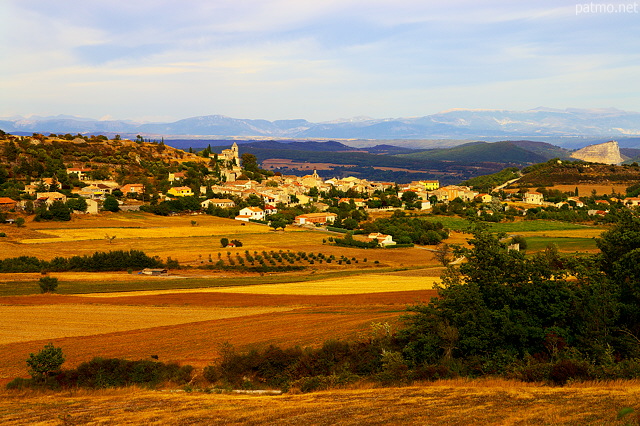 Photo du village de Saint Michel l'Observatoire dans les Alpes de Haute Provence