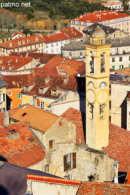 Photo du clocher de la ville de Corte vu depuis la citadelle - Haute Corse