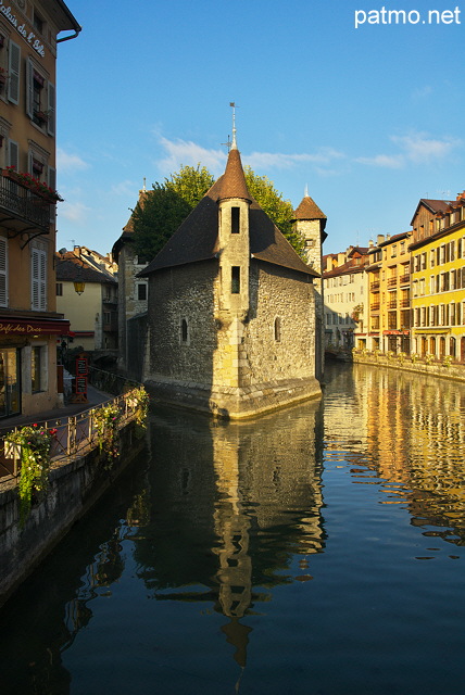 Photographie du Palais de l'Isle dans la vieille ville d'Annecy