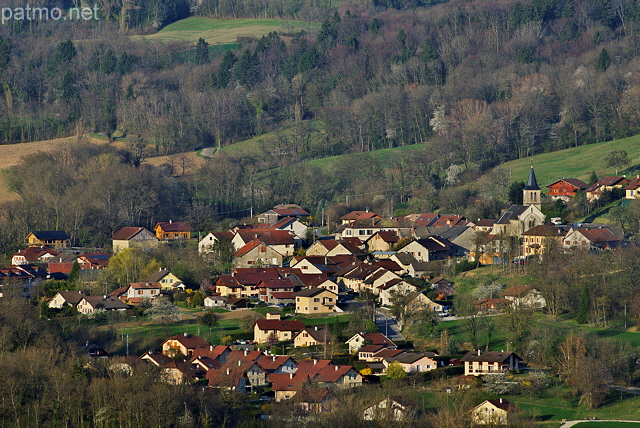 Photo du village de Minzier un soir de printemps