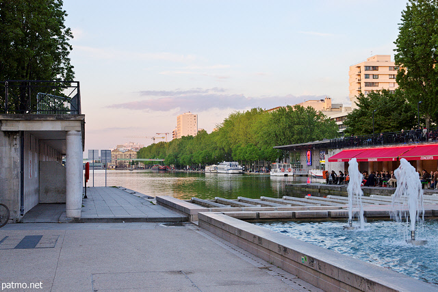 Photographie des bassins de la Villette  Paris.