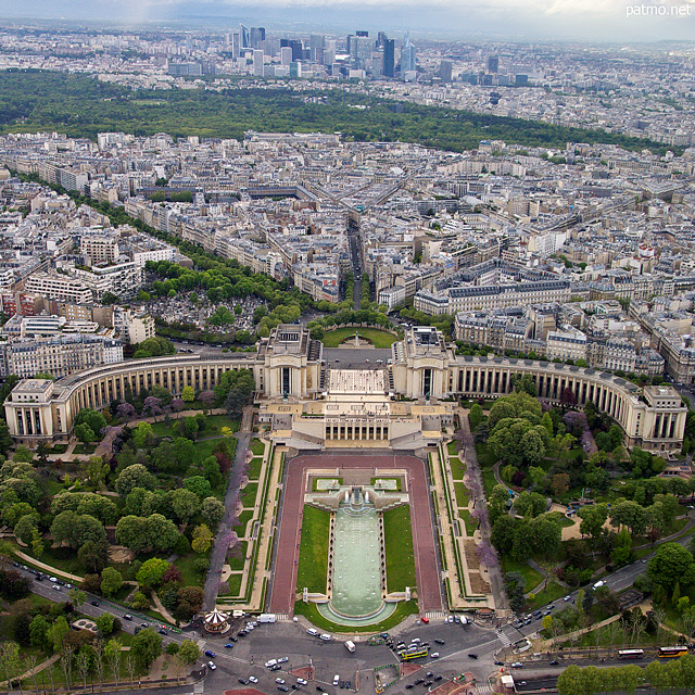 Image des jardins et de l'esplanade du Trocadro vus depuis la tour Eiffel