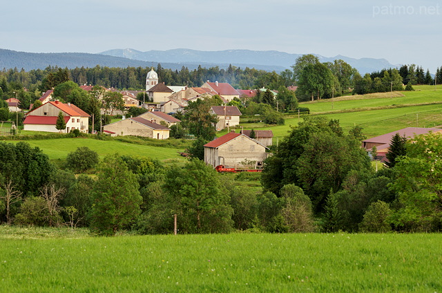 Image of the green countryside around Chateau des Pres village in french Jura