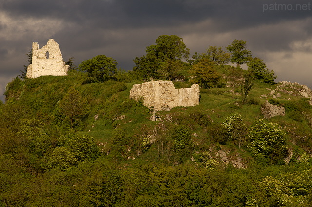 Photo des ruines du chteau de Chaumont en Haute Savoie