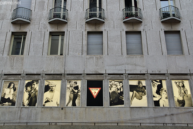 Image de publicit de mode  sur les murs du Cours Garibaldi  Turin