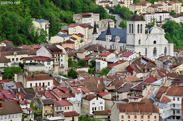 Photo des tots de la ville et de la cathdrale de Saint Claude dans le Jura