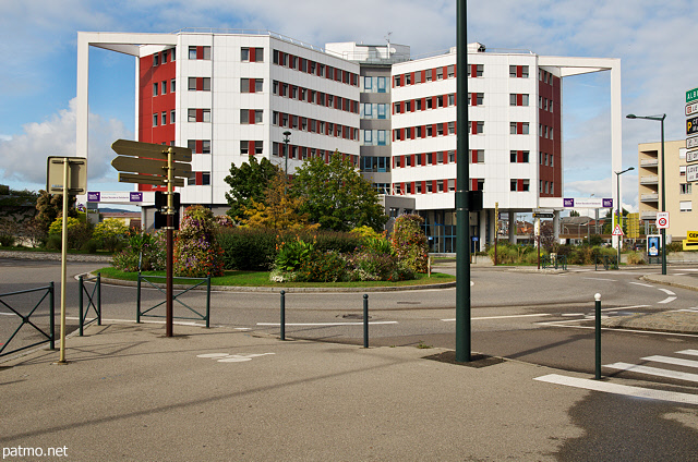 Photograph of Annecy at the intersection of Avenue du Rhone and Avenue de Chevene