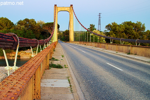 Photo d'un pont sur la rivire de la durance prs de Manoque dans les Alpes de Haute Provence