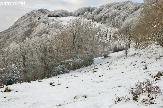 Photographie des crtes enneiges sur la montagne du Vuache en Haute Savoie