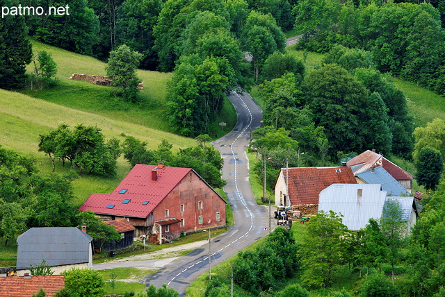 Photographie de la valle de la Valserine prs du hameau de La Rivire  Chzery Forens