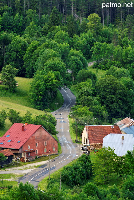 Image of the little road through Valserine valley