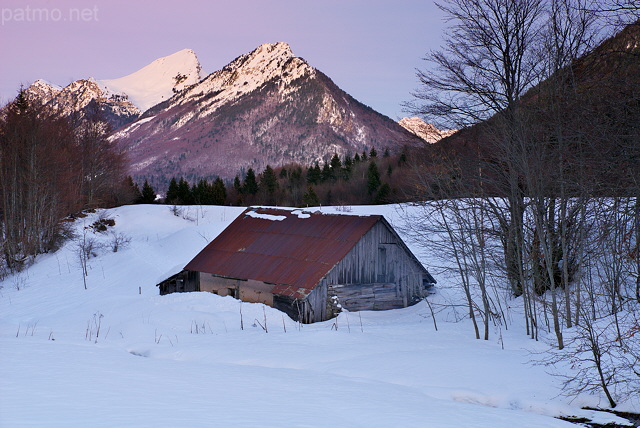 Photographie d'un crpuscule d'hiver dans le Massif des Bauges