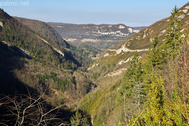 Image du Haut Jura en fin d'hiver vu depuis la route de Septmoncel