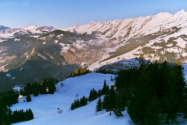 Photo de la Chane des Aravis au dessus de la valle de La Clusaz