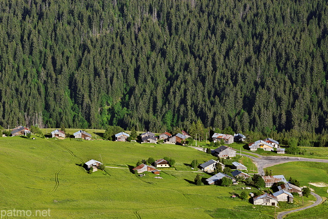 Image des chalets du Plateau de Solaison dans le Massif des Bornes