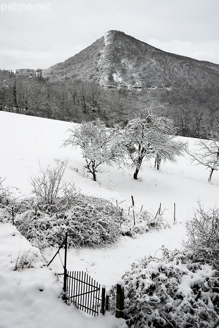 Photo d'un paysage rural sous la neige à Chaumont en Haute Savoie