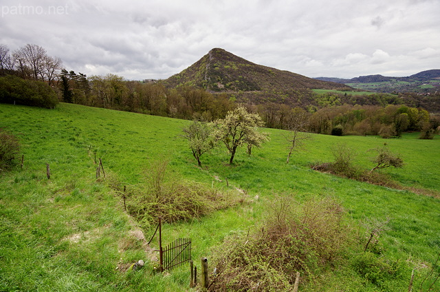 Photographie d'un printemps pluvieux sur la campagne de Haute Savoie