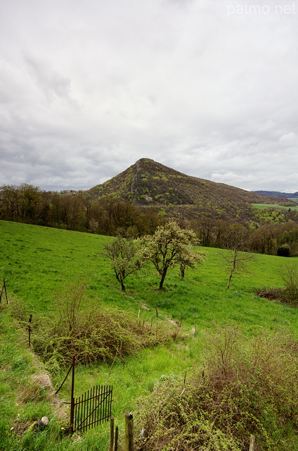 Photo d'un paysage rural aprs la pluie