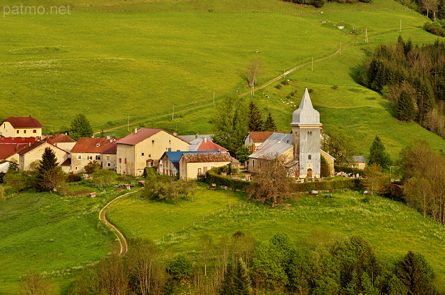 Photo du printemps autour du village des Bouchoux dans le Parc Naturel Régional du Haut Jura