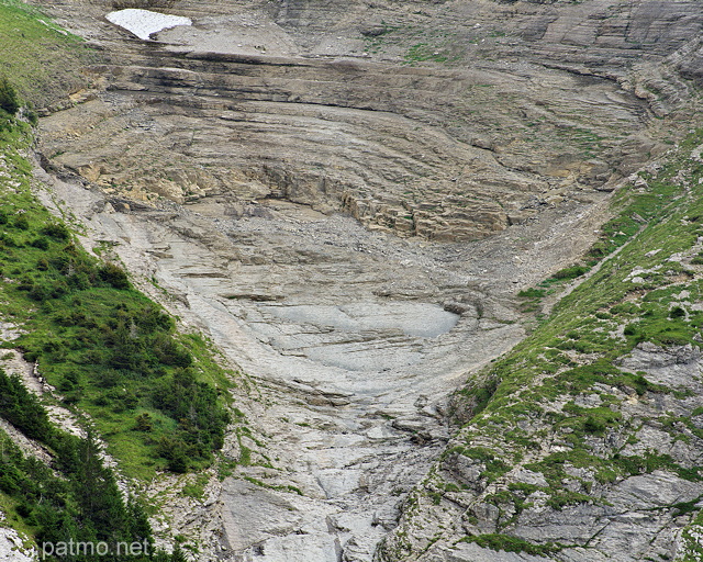 Photographie de l'rosion  dans les parois de la montagne du Bargy