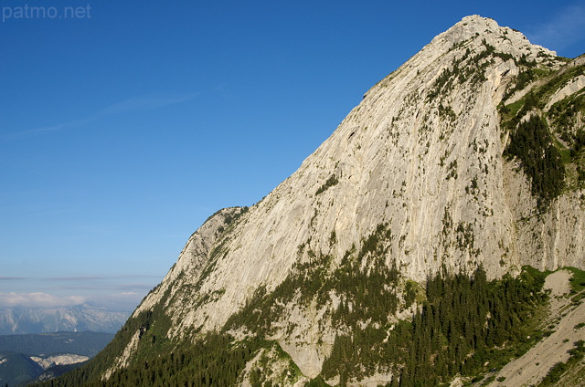 Image de la montagne du Bargy un soir d't