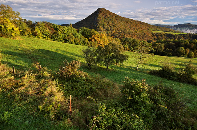 Photo d'un paysage rural de Haute Savoie en automne