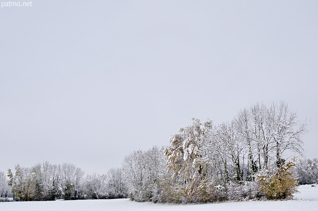 Image de la campagne sous la neige en Haute Savoie