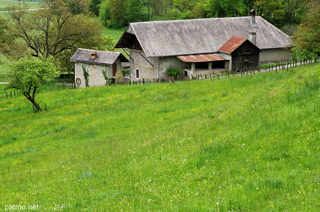 Photographie d'une ancienne dans la campagne près de Sillingy en Haute Savoie