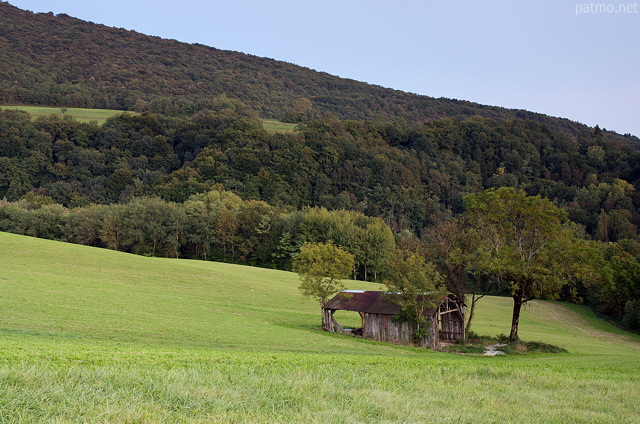 Image du crépuscule sur la campagne en Haute Savoie