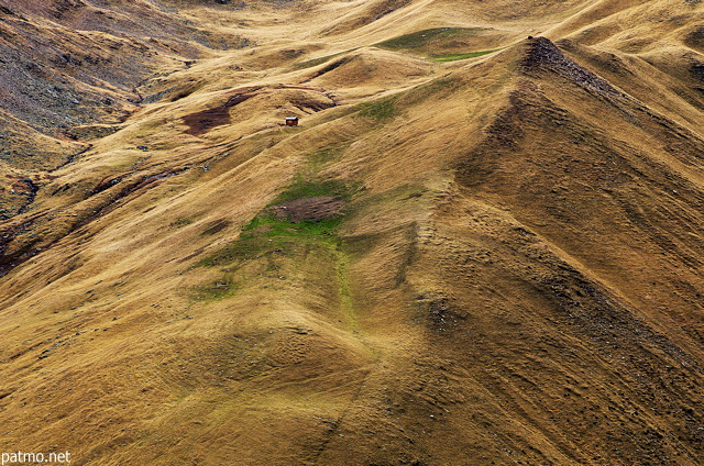 Photo des couleurs d'automne sur les pelouses alpines autour du Col du Glandon