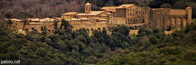 photographie panoramique de la chartreuse de la verne