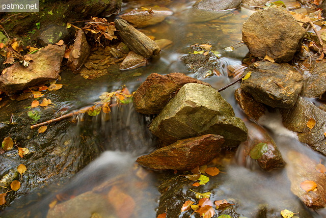 Photographie de ruisseau aprs la pluie dans le Massif des Maures