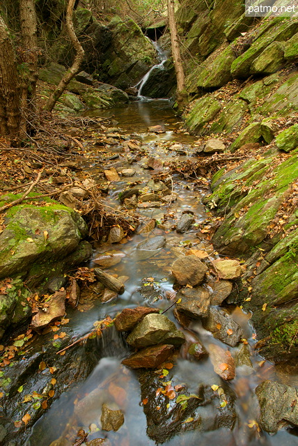 Photographie de ruisseau aprs la pluie dans le Massif des Maures