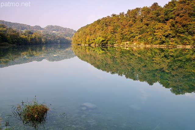 Photo of an autumn morning along Rhone river