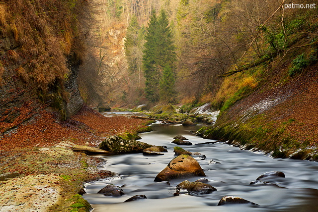 Image d'automne dans le gorges du Chran - Massif des Bauges