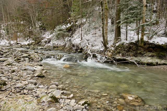 Photographie d'une rivire du Massif des Bauges en hiver